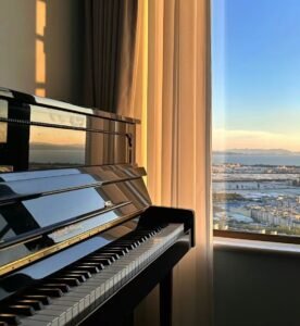 kingmusico,piano,electric piano,electric guitar,factory